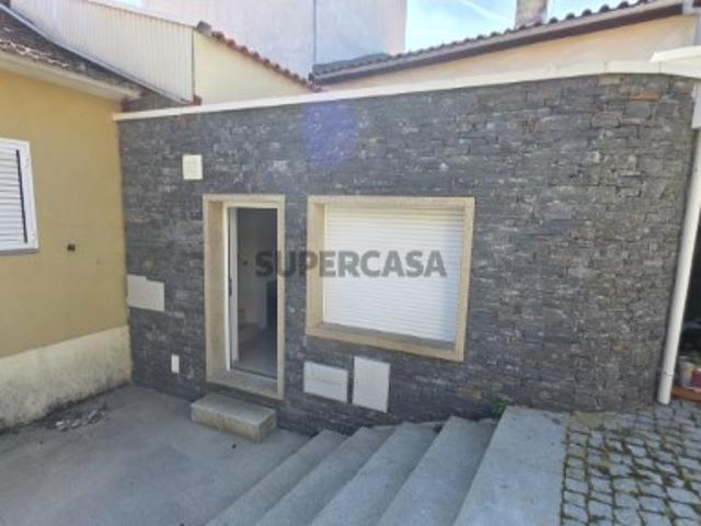 Moradia T1 Renovada com Espaço Comercial para venda no Centro de Macedo de Cavaleiros