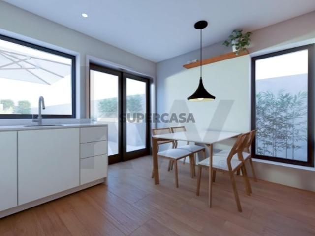 Moradia T1 Renovada com Jardim e Pátio na Rua Monte de São Gens 112, Matosinhos,Custóias, Porto