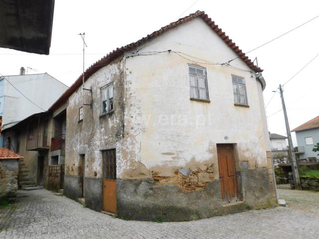 Moradia T3 / Seia, Sameice e Santa Eulália