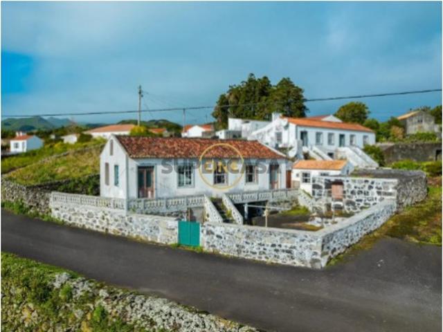 Moradia T1 Vista Mar Excelente Potencial de Investimento