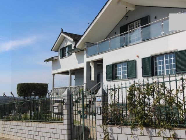 Moradia T2+3 com terreno, em Covas Vistas Deslumbrantes e Conforto Absoluto
