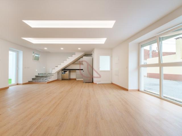 Moradia T2+1 Totalmente Remodelada em Alburitel, Ourém