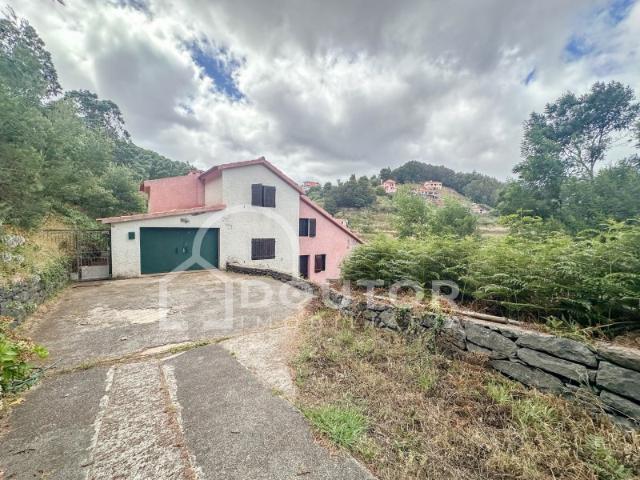 Moradia T2+1 Charme e a tranquilidade de uma verdadeira quintinha, localizada na Camacha