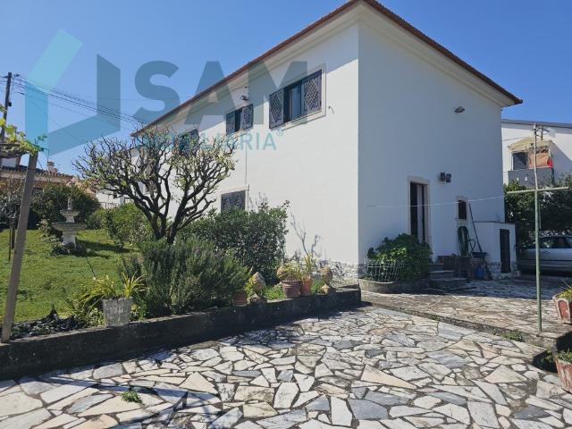 Moradia T2+1 com garagem e quintal Torres Vedras 89m² Torres Vedras São Pedro, São Tiago, Santa Maria do Castelo