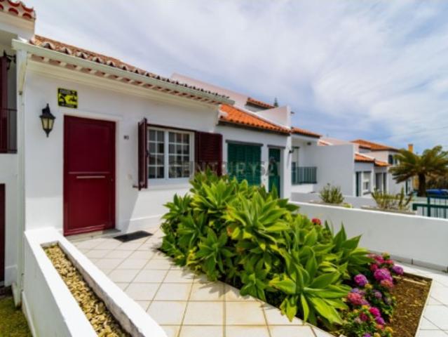 Moradia T2+1 com sótão, garagem, jardim e logradouro Ponta Delgada