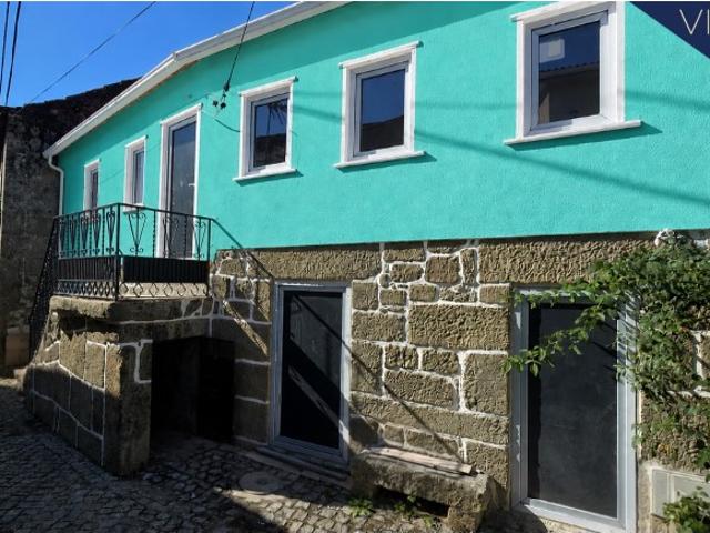 Moradia T2+1 com suite, varandas e espaço adicional | Viseu