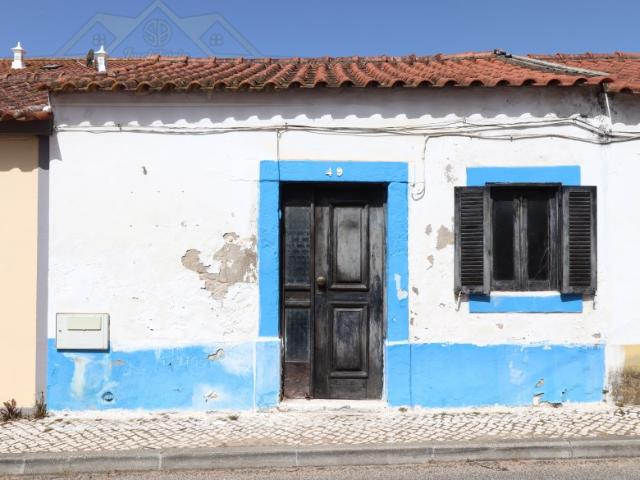 Moradia T2+1 com patio e garagem