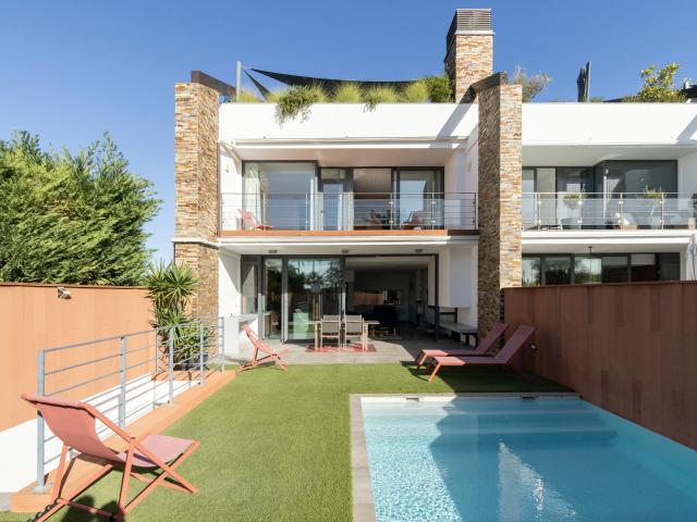 Moradia T2+1, com piscina e garagem, em Almancil, Algarve