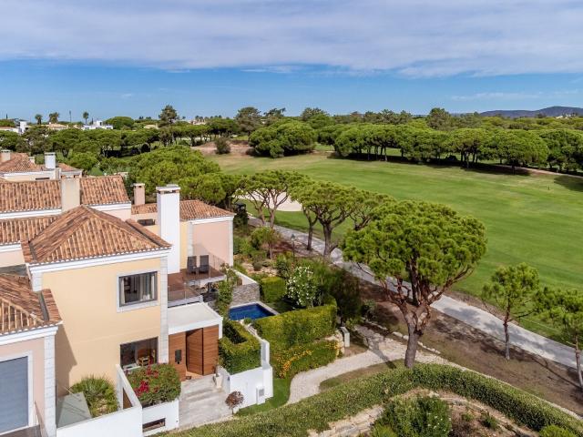 Moradia T2+1 com Piscina Privada e Vista Golfe 215m² Almancil