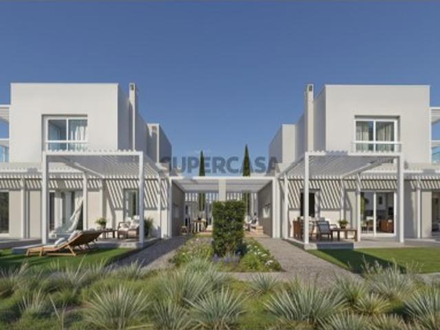 Moradia T2+1 com Piscina Privativa e Integração com o Campo de Golfe
