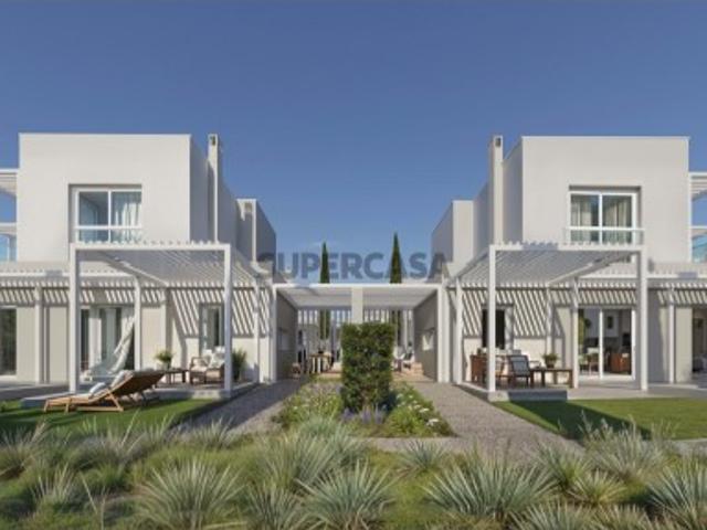 Moradia T2+1 com Piscina Privativa e Integração com o Campo de Golfe