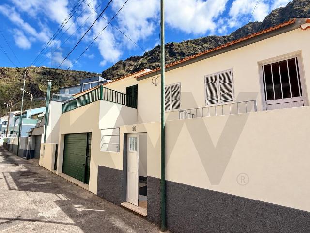 Moradia T2+1 com Terreno a Passos do Mar 53m² Paúl Do Mar