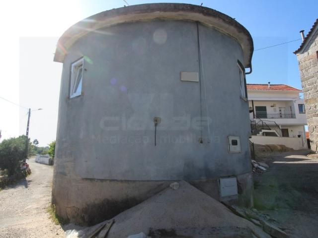 Moradia T2+1 em aldeia tranquila entre Oliveira do Hospital e Tábua
