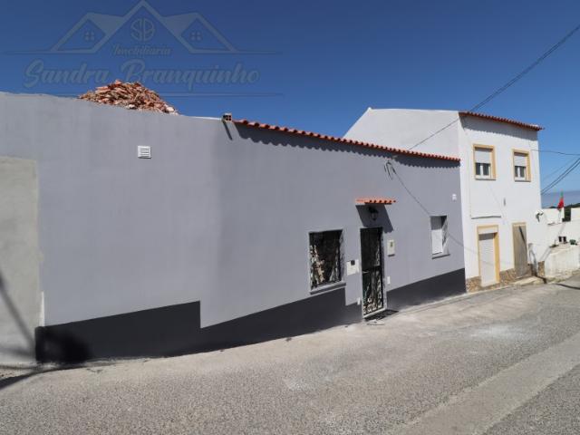 Moradia T2+1 nova com garagem e terraço