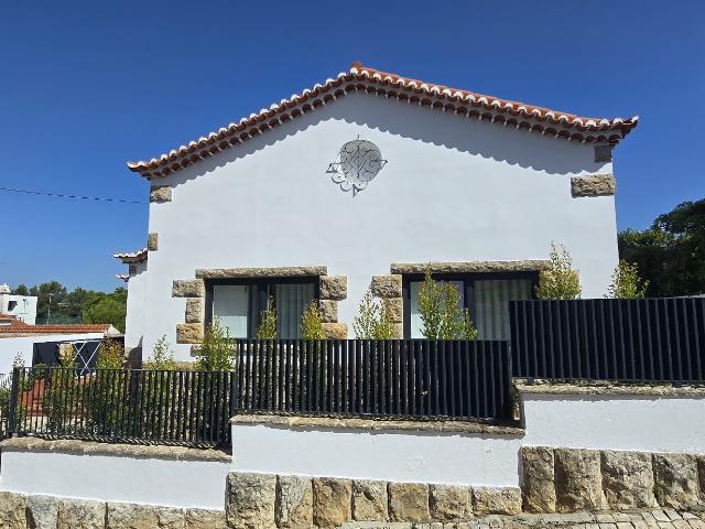 Moradia T2+1 para arrendamento em São João do Estoril