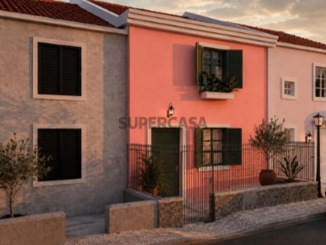 Moradia T2+1 remodelada com duas suítes