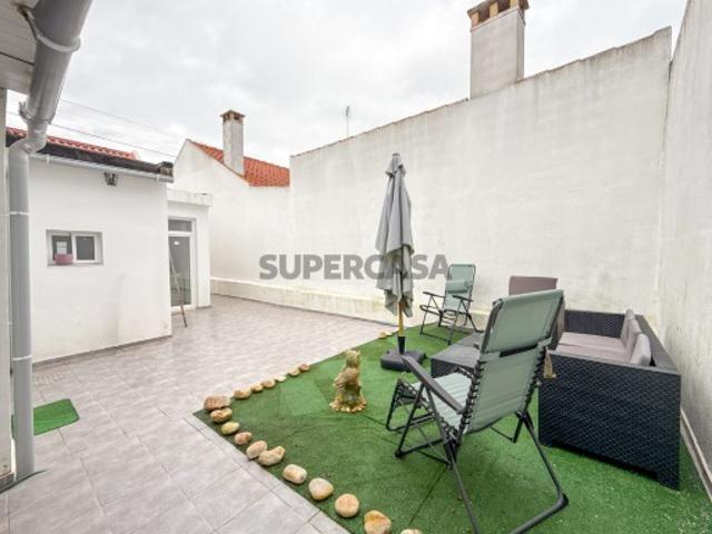Moradia T2+1 Remodelada com Terraço, na Chainça Abrantes