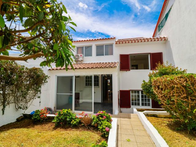 Moradia T2+2 com garagem, jardim e logradouro – Centro de Ponta Delgada