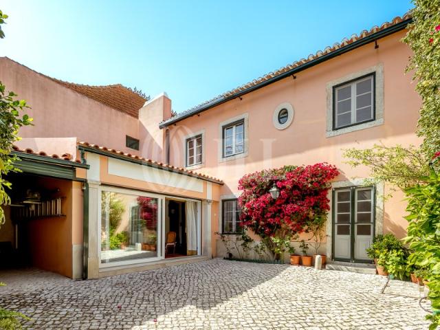 Moradia T2+2 com jardim em Carnide, Lisboa
