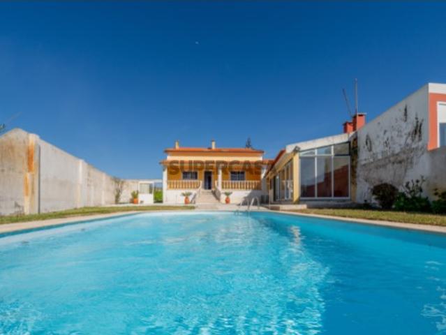 Moradia T2+2 com piscina e Vista Mar em Localização única