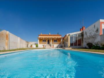Moradia T2+2 com piscina e Vista Mar em Localização única