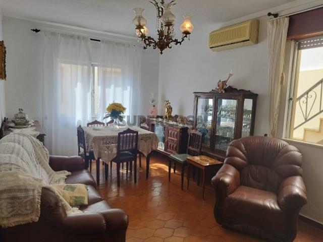 Moradia T2+2 com quintal e terraço, Azinhal