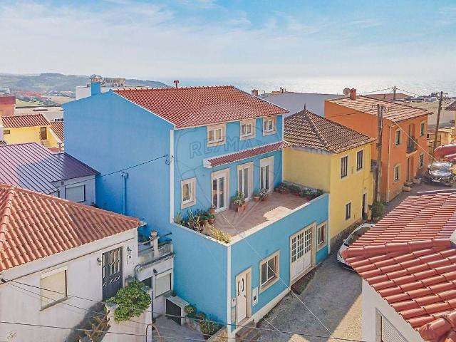 Moradia T2+2 com terraços, vista mar e campo, e garagem, sit. 135m² da Lourinhã e Atalaia