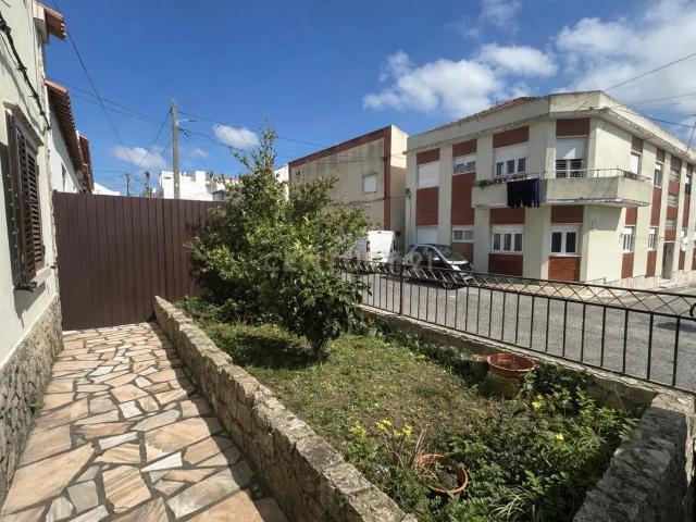Moradia T2+2 no Bombarral com aproveitamento de sotão – Excelente oportunidade