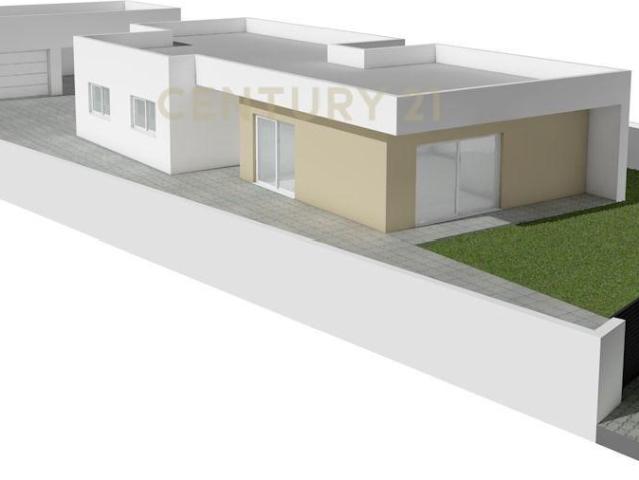 Moradia T2 Moderna em fase de construção com amplo terreno