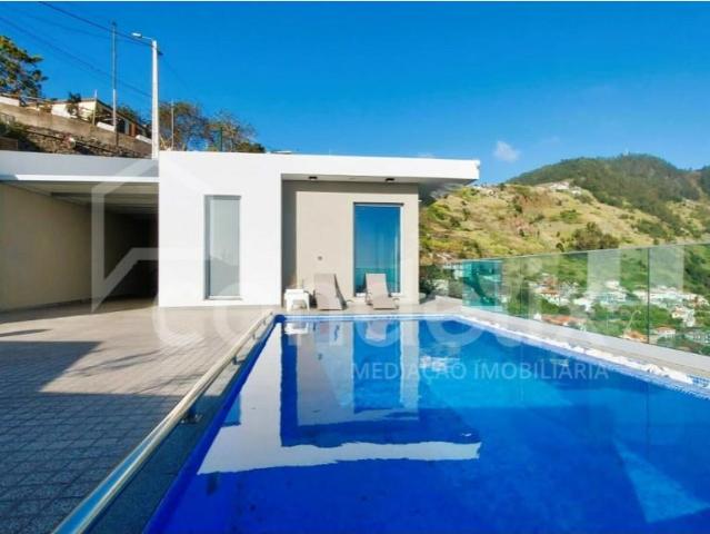 Moradia T2 na Calheta com piscina e vista mar 93m² Arco Da Calheta