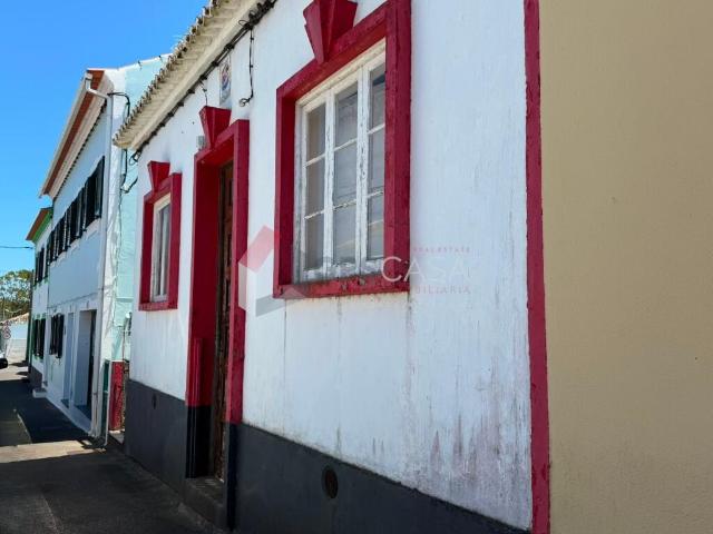 Moradia T2 no centro da Praia da Vitória com Projeto incluído