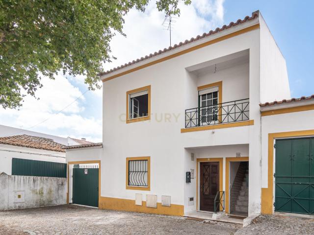 Moradia T2 no Centro de Évora 1º Andar