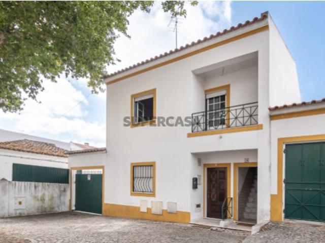 Moradia T2 no Centro de Évora 1º Andar