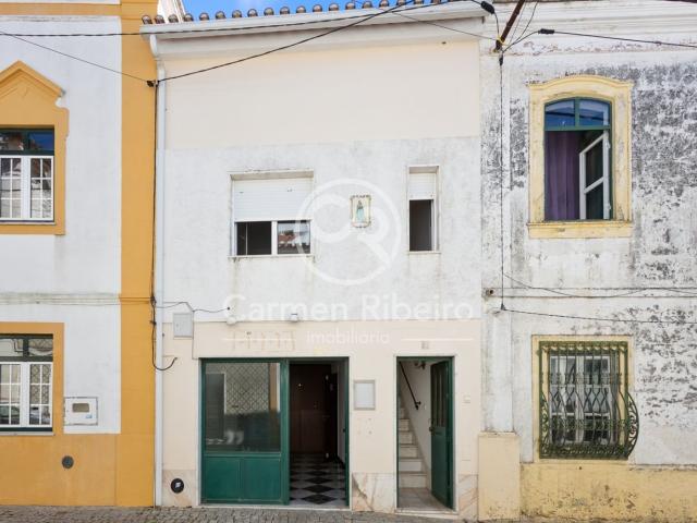 Moradia T2 no centro de Fronteira com garagem fechada 43m² Fronteira