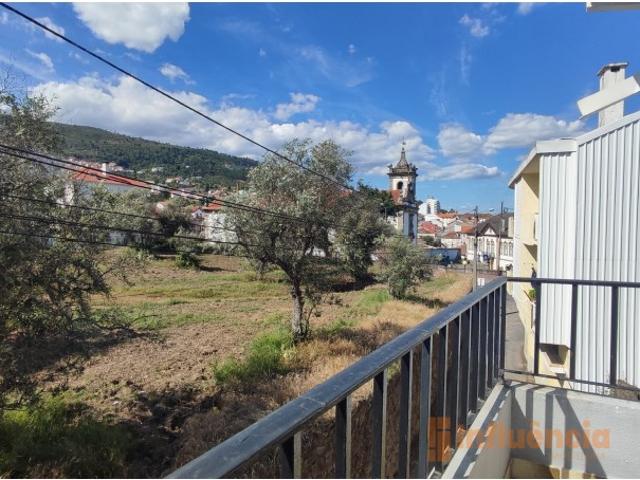 Moradia T2 no Centro do Tortosendo com Excelente Potencial de Investimento