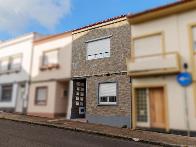 Moradia T2 no coração de Ponta Delgada