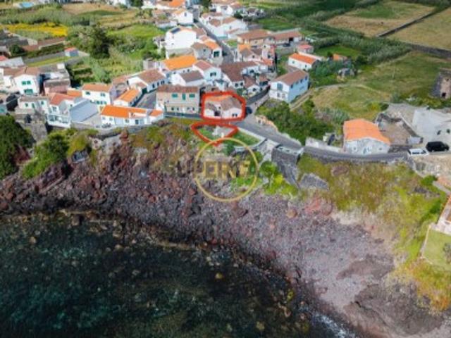 Moradia T2 nos Mosteiros Vista Mar e Potencial Máximo