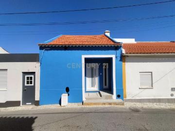 Moradia T2 a estrear, com logradouro, em Vale do Paraíso