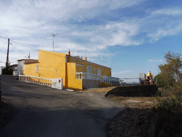 Moradia T2 à venda em Corte Pequena