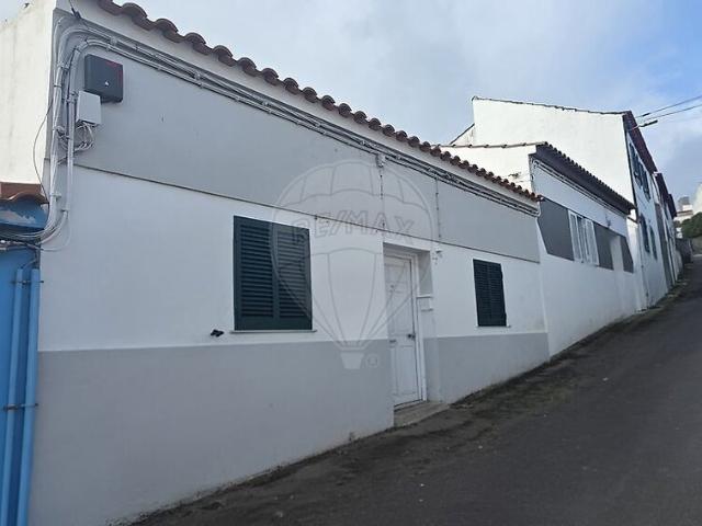 Moradia T2 à venda em Capelas, Ponta Delgada RE/MAX Portugal