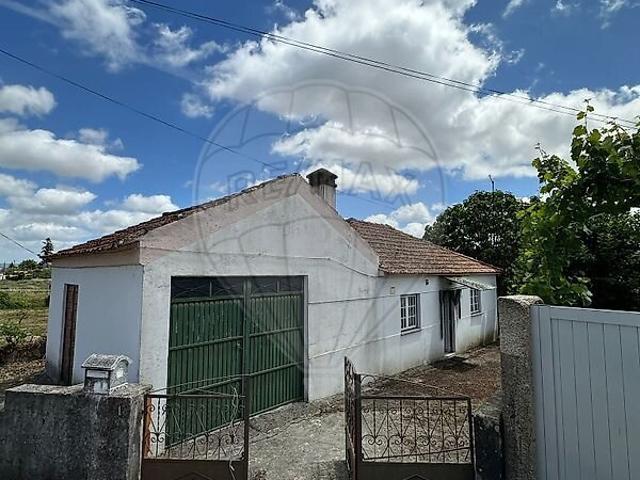 Moradia T2 à venda em Caria, Moimenta da Beira RE/MAX Portugal