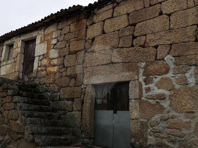 Moradia T2 à venda em Carrazeda de Ansiães
