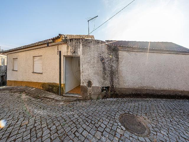Moradia T2 à venda em Castelo, Moimenta da Beira RE/MAX Portugal