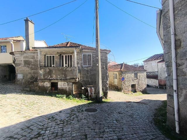 Moradia T2 à venda em Castro Daire