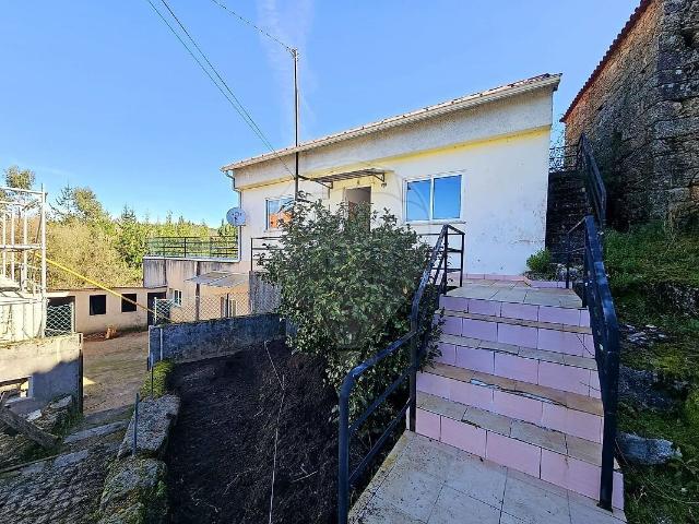 Moradia T2 à venda em Currelos, Papízios e Sobral, Carregal do Sal RE/MAX Portugal