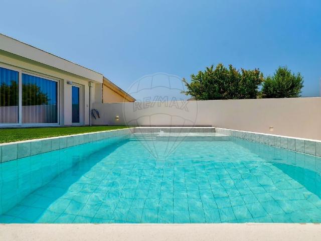 Moradia T2 à venda em A dos Cunhados e Maceira, Torres Vedras RE/MAX Portugal