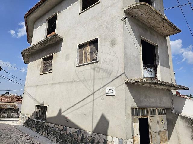 Moradia T2 à venda em Amiais de Baixo, Santarém RE/MAX Portugal