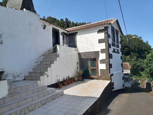 Moradia T2 à venda em Agualva, Praia da Vitória RE/MAX Portugal