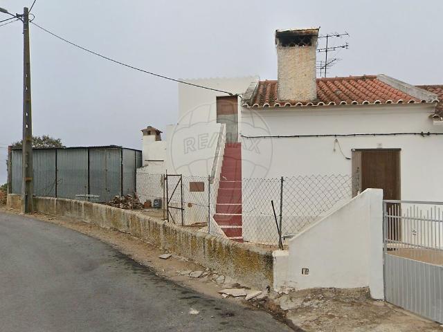 Moradia T2 à venda em Alandroal Nossa Senhora da Conceição, São Brás dos Matos Mina do Bugalho e Juromenha Nossa Senhora do Loreto, Alandroal RE/MAX Portugal