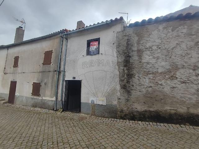 Moradia T2 à venda em Almofala e Escarigo, Figueira de Castelo Rodrigo RE/MAX Portugal
